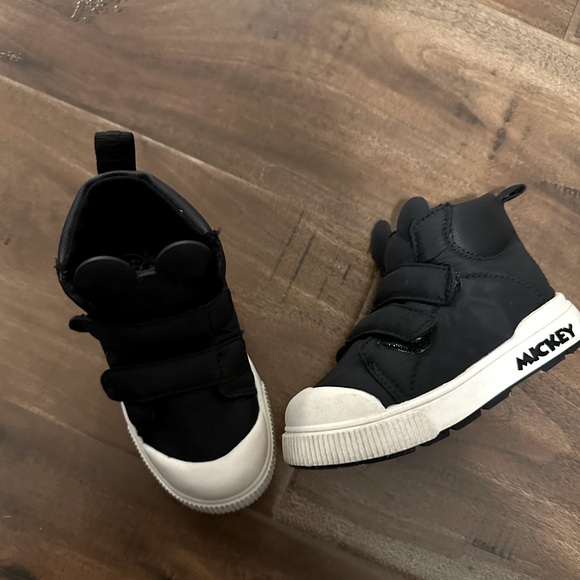 Baby zara sneakers size 22 - Picture 2 of 3